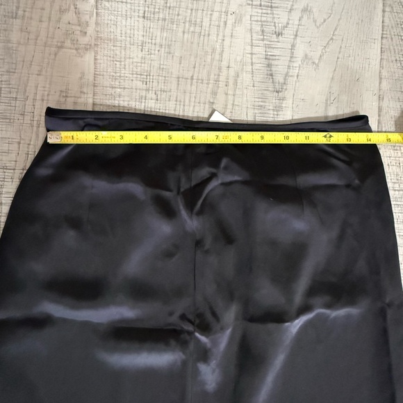 Carmen Marc Valvo Collection Black Satin Maxi Skirt Size Medium - Picture 4 of 8